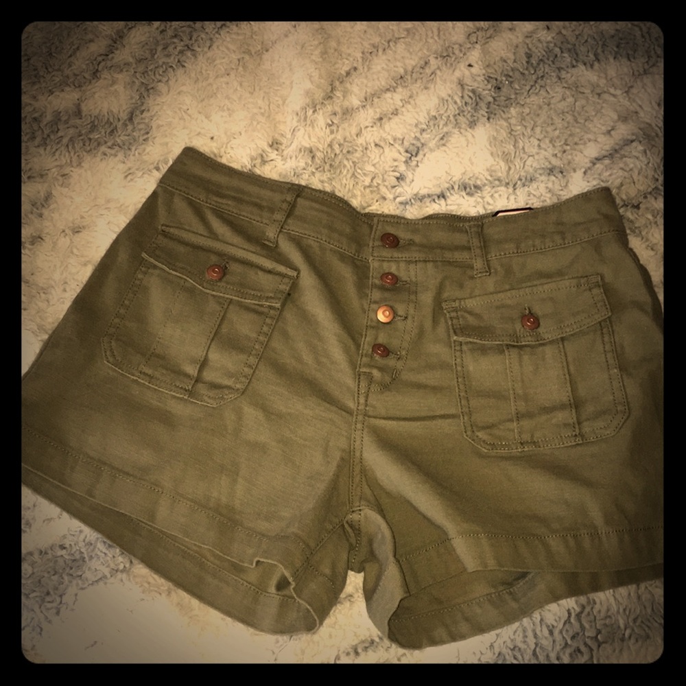 Hello I’m selling these  new high waisted shorts